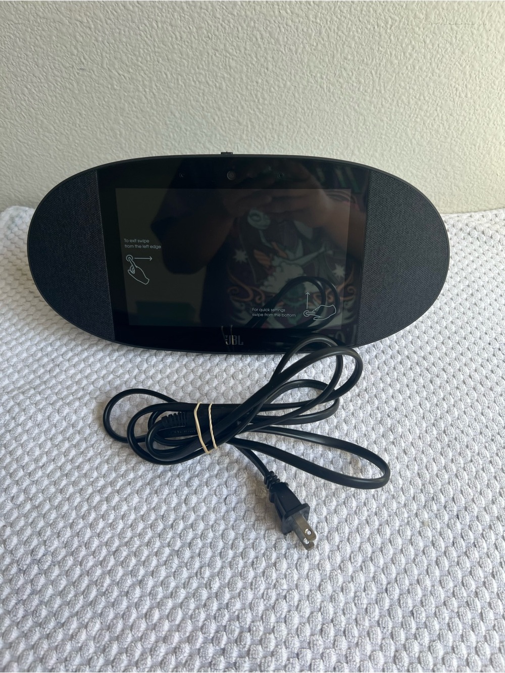 JBL Oval Smart Display Speaker in Black